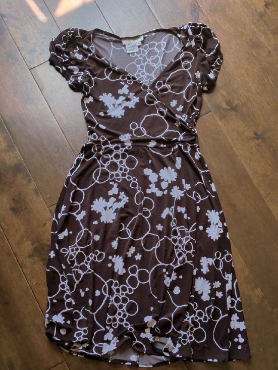 Maggy London Dresses & Skirts - Brown Floral Wrap Dress with Puff Sleeves